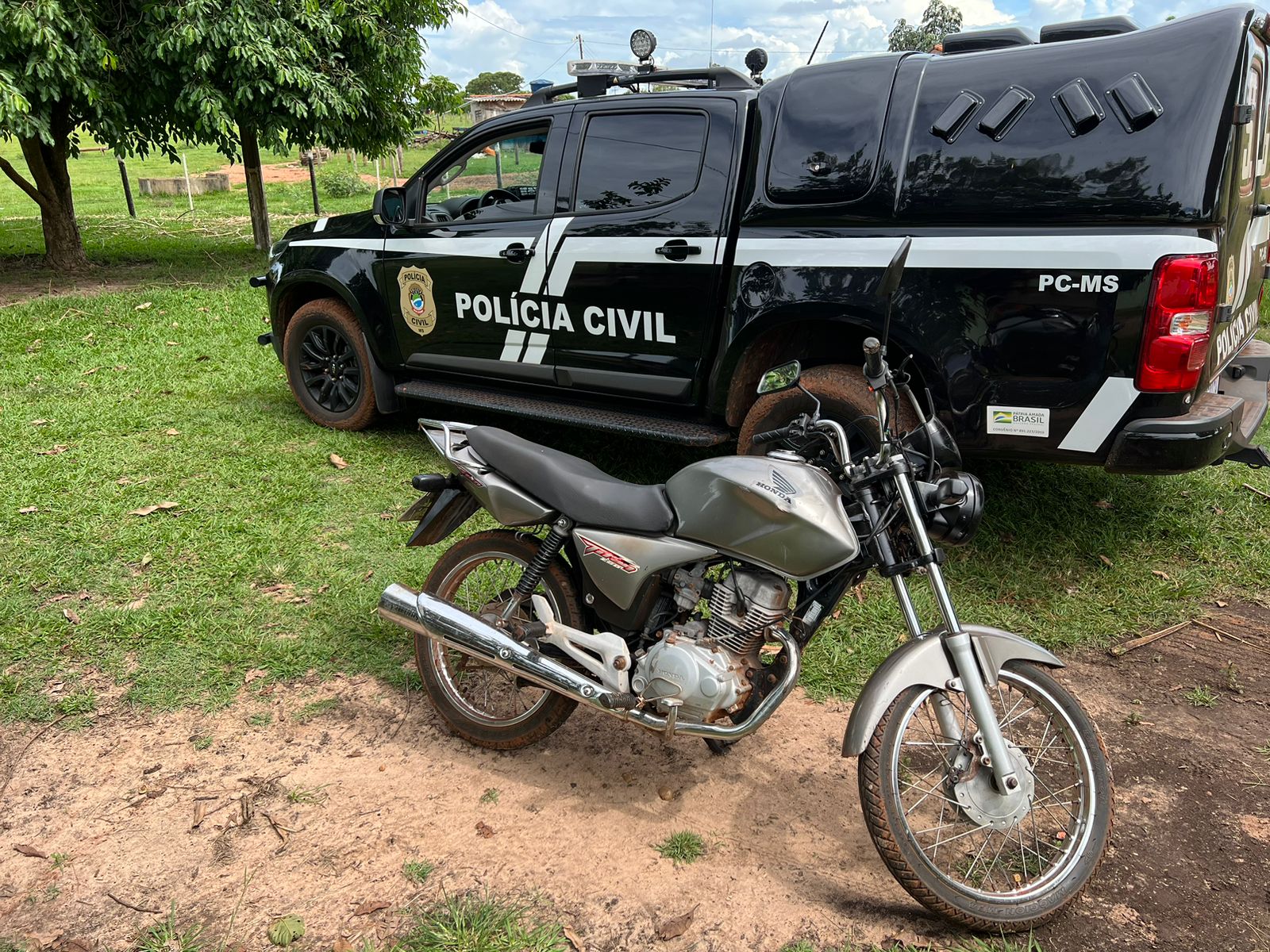 Motocicleta apreendida na ação - Foto: Polícia Civil/Divulgação